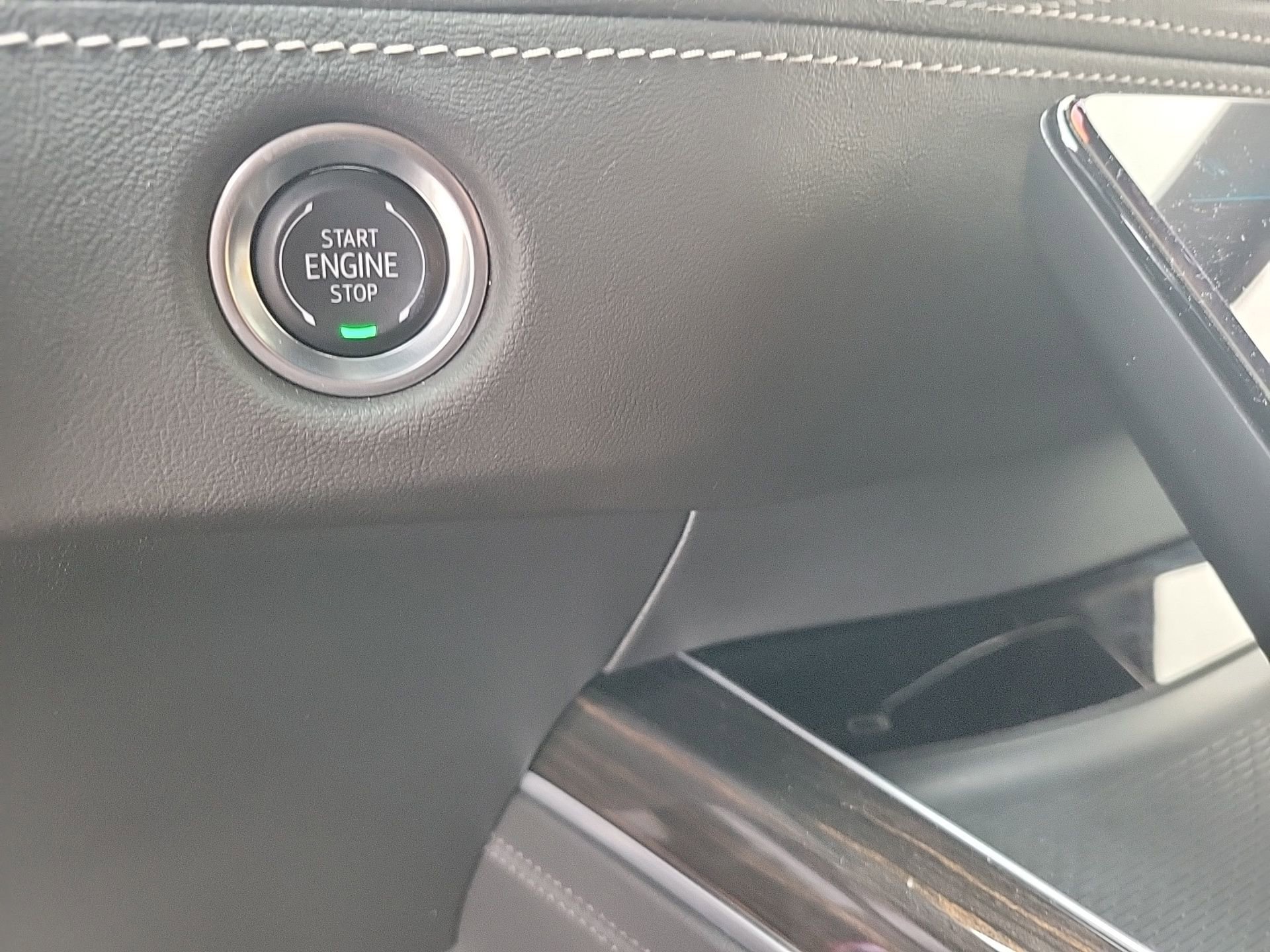 Used 2025 Cadillac Escalade Premium Luxury image 32