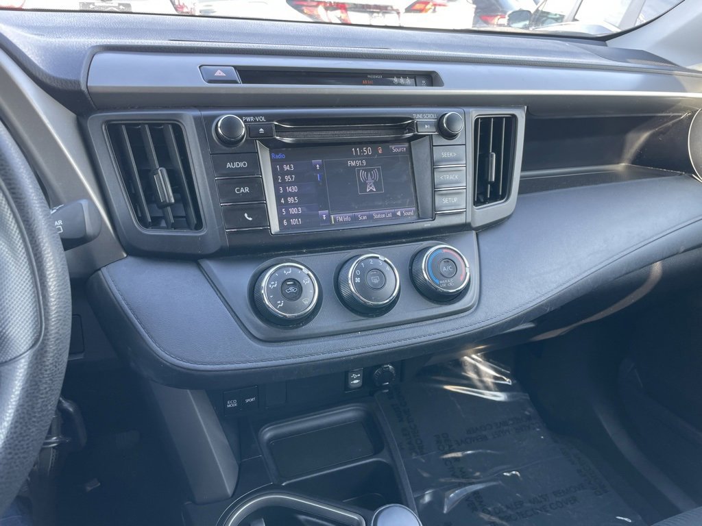 Used 2018 Toyota RAV4 LE image 10