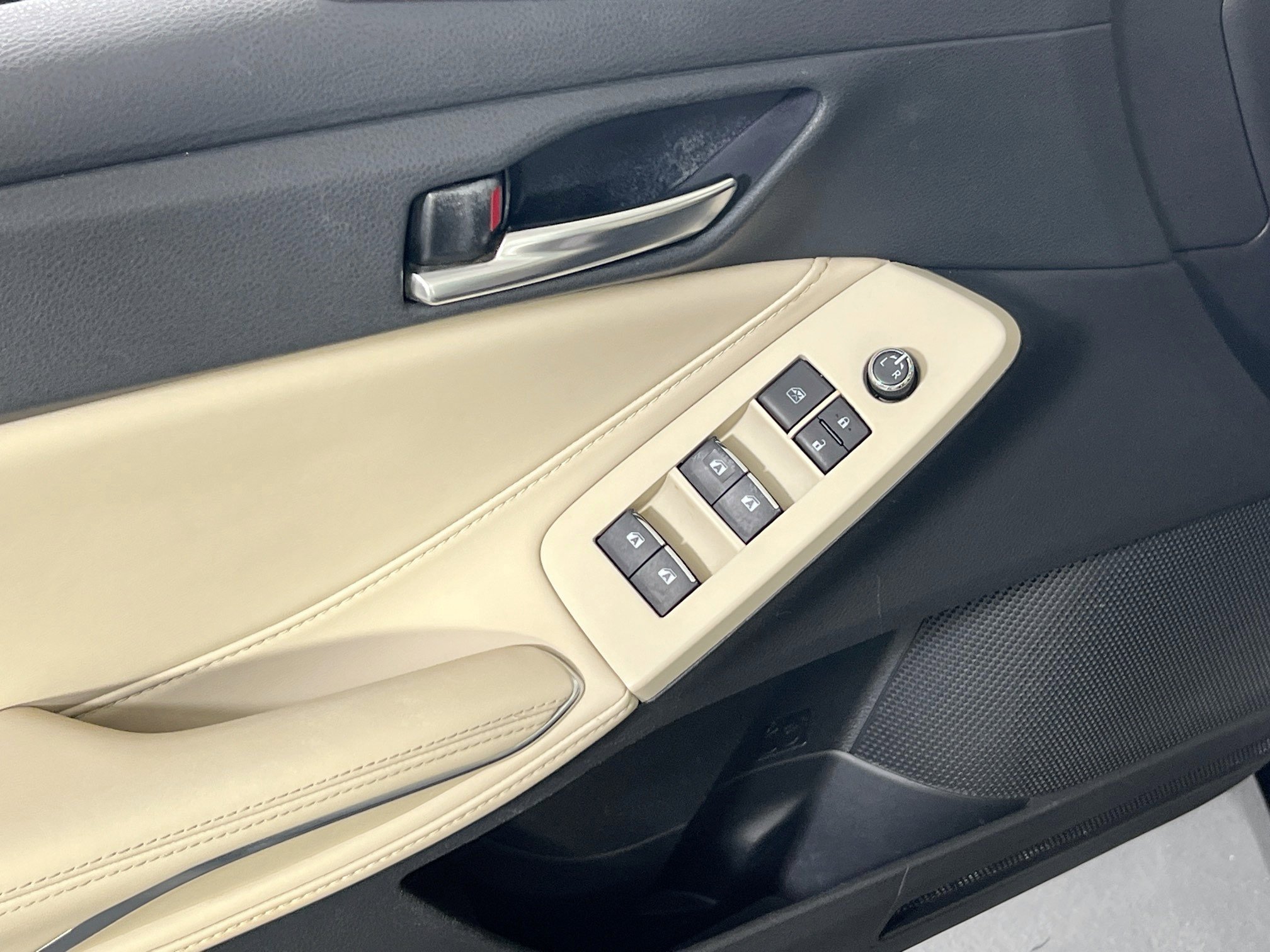 Used 2019 Toyota Avalon XLE image 17