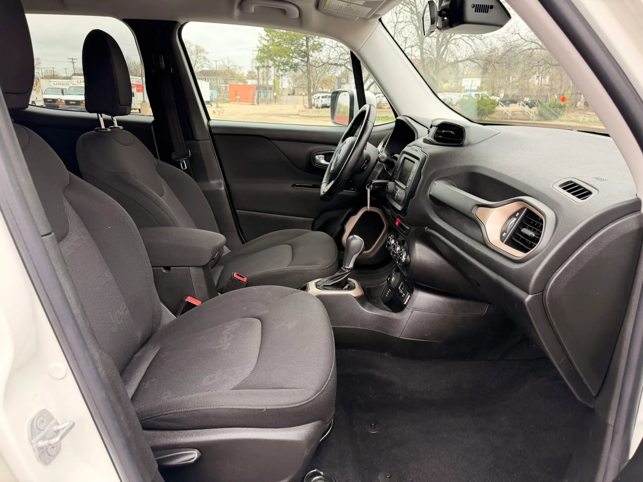 Used 2015 Jeep Renegade Latitude AWD/4WD image 19