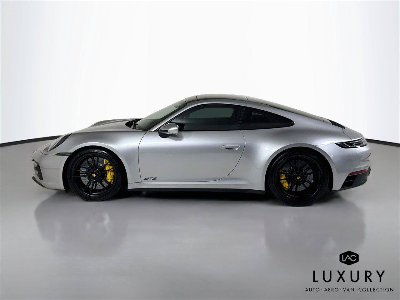 Used 2024 Porsche 911 Carrera GTS w/ Premium Package RWD image 8