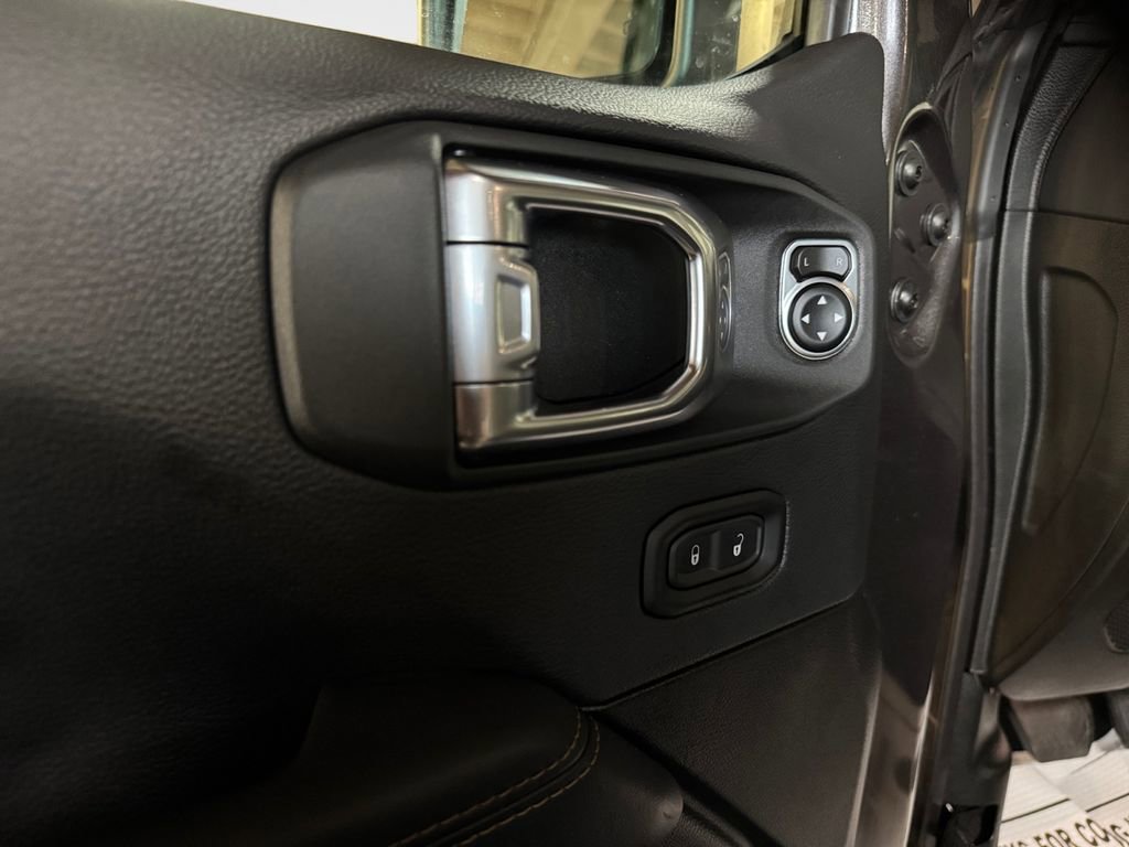 Used 2025 Jeep Wrangler Unlimited Sahara image 14