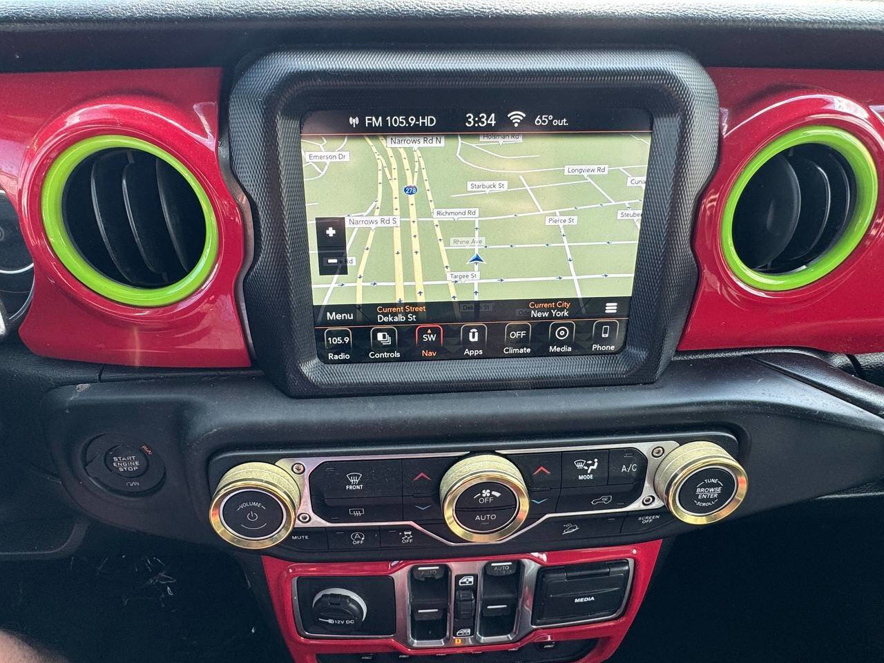 Used 2018 Jeep Wrangler Unlimited Sahara AWD/4WD image 12