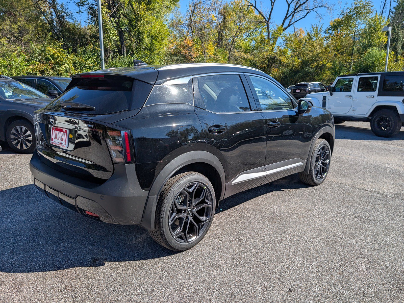 New 2027 Nissan Kicks SR FWD image 3