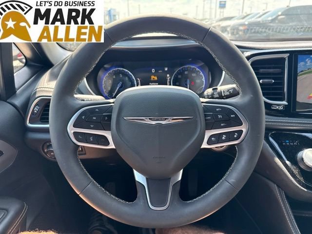 Used 2026 Chrysler Pacifica Limited FWD image 12
