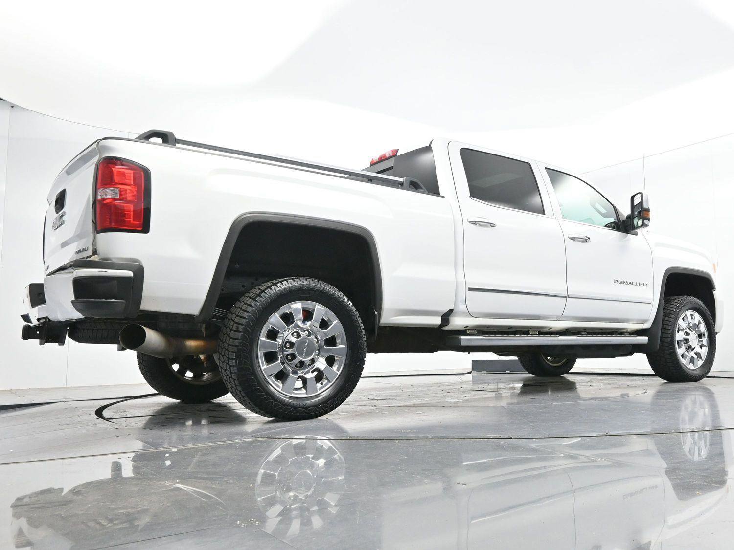 Used 2019 GMC Sierra 2500 Denali w/ Duramax Plus Package AWD/4WD image 49