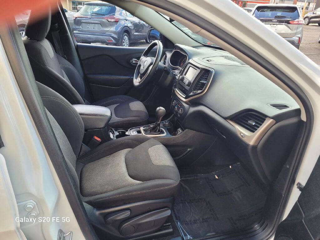 Used 2016 Jeep Cherokee Sport image 10