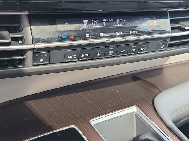 Used 2023 Toyota Sienna XLE FWD image 29