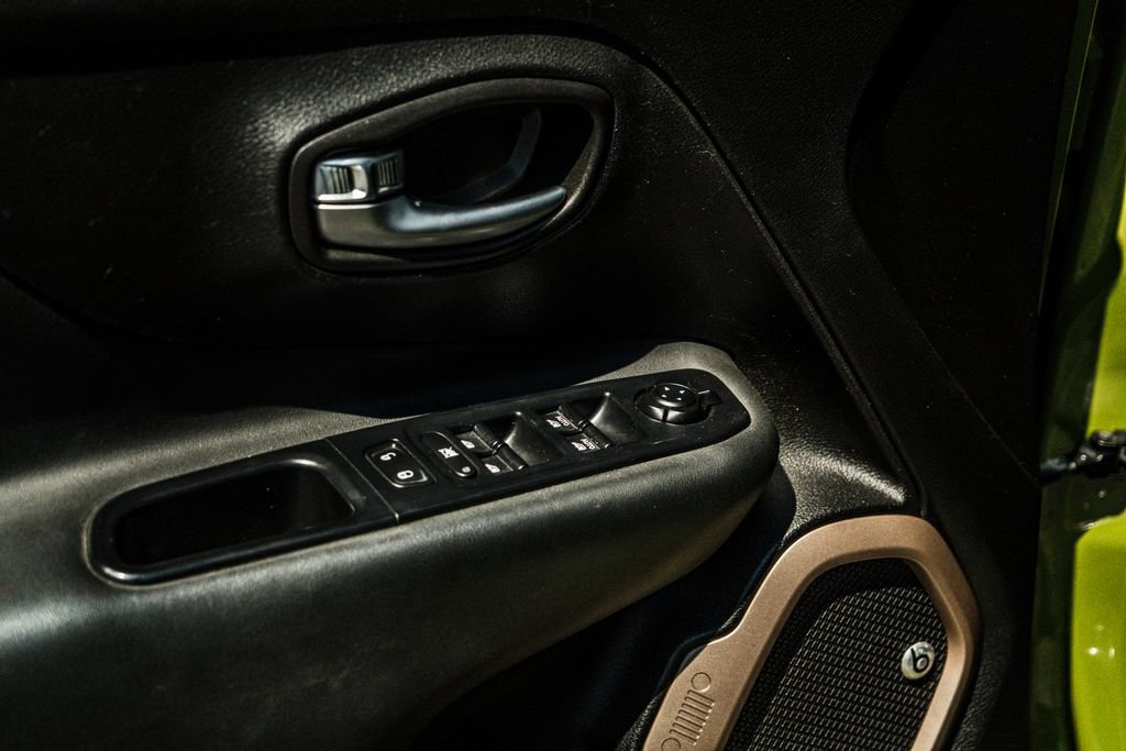 Used 2016 Jeep Renegade 75th Anniversary AWD/4WD image 22