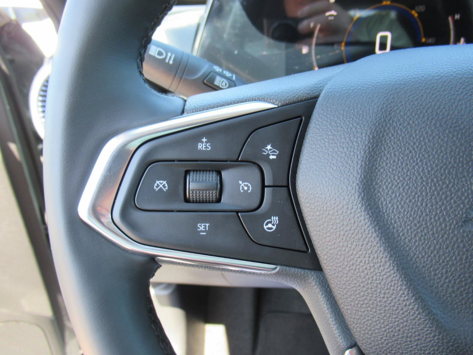 Used 2026 Chevrolet Trax LT w/ Driver Confidence Package FWD image 24