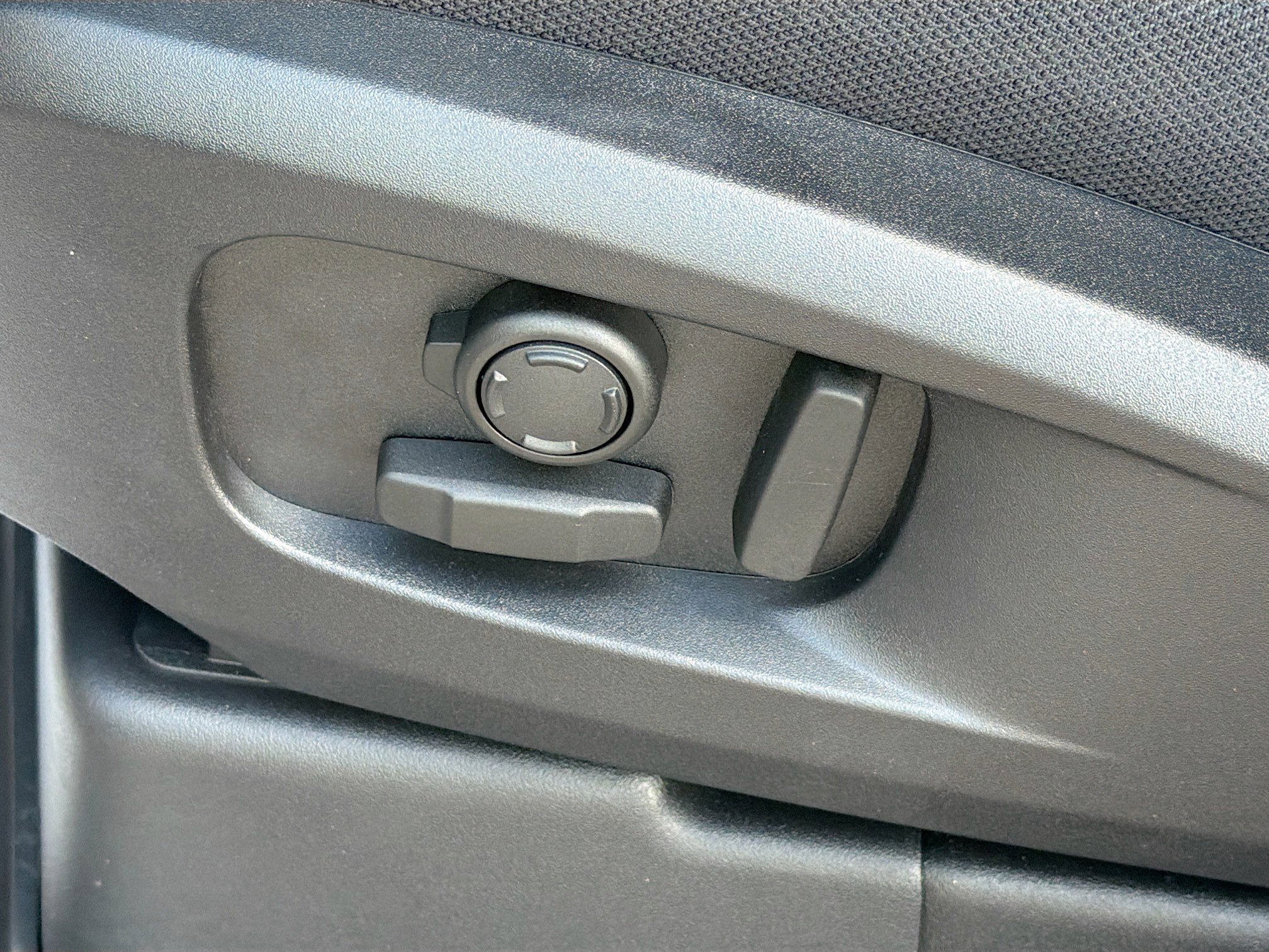 New 2026 Land Rover Defender 110 X image 25