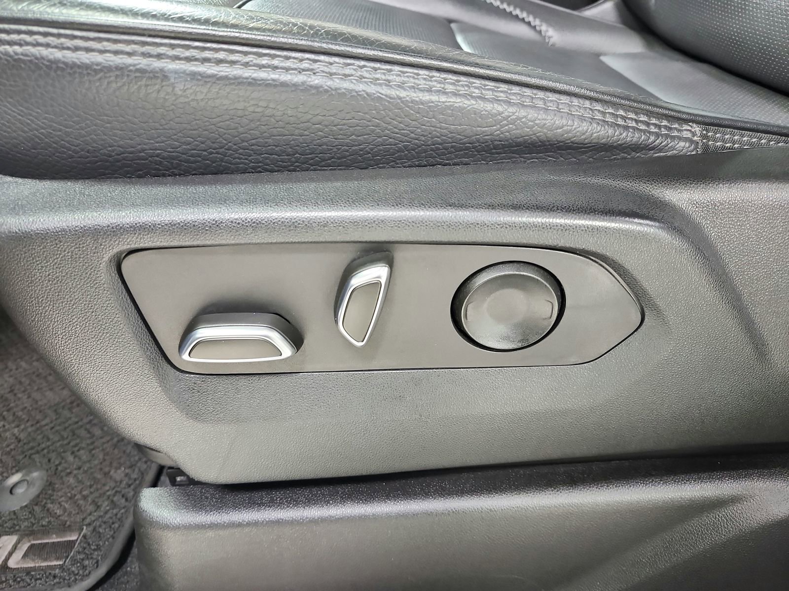 Used 2023 GMC Yukon Denali image 20