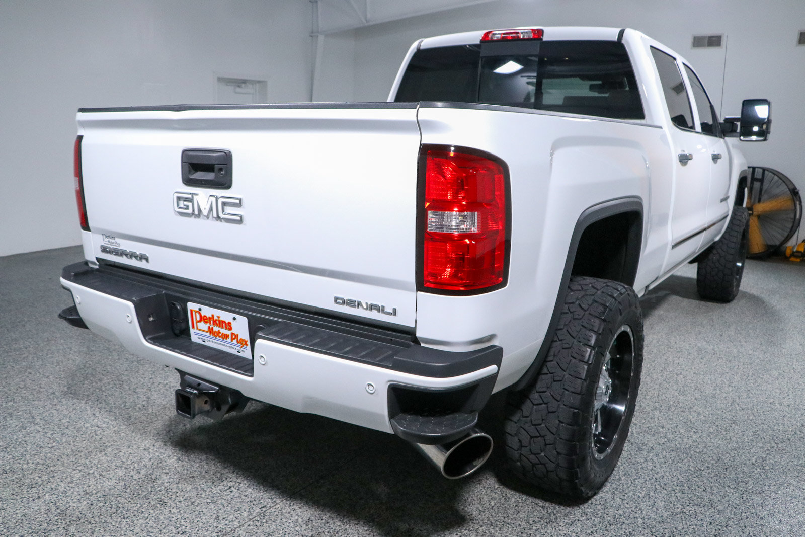 Used 2016 GMC Sierra 2500 Denali w/ Duramax Plus Package AWD/4WD image 7