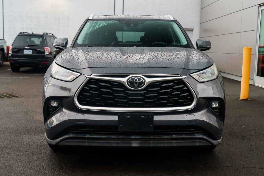 Used 2020 Toyota Highlander XLE image 2