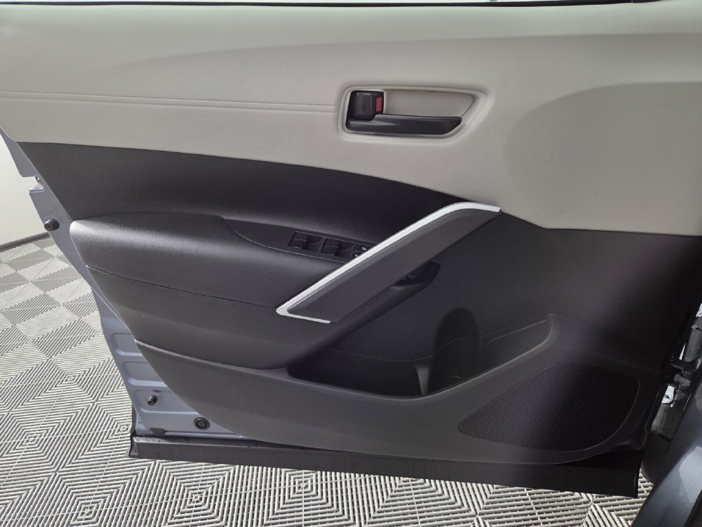 Used 2023 Toyota Corolla Cross LE FWD image 18