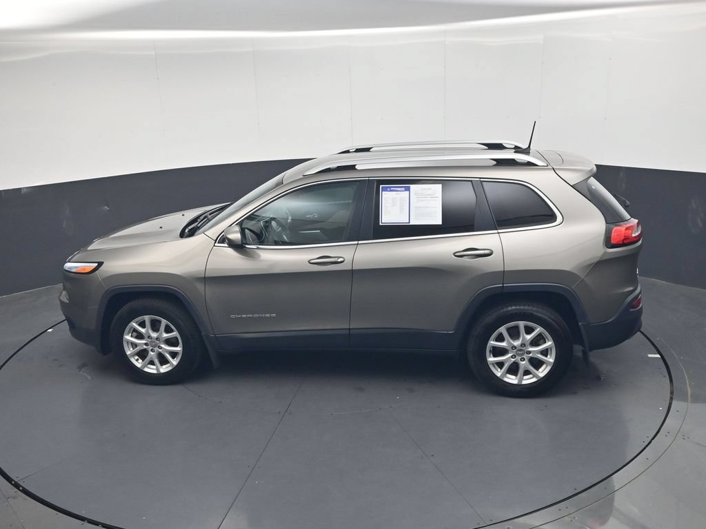 Used 2018 Jeep Cherokee Latitude w/ Cold Weather Group AWD/4WD image 35