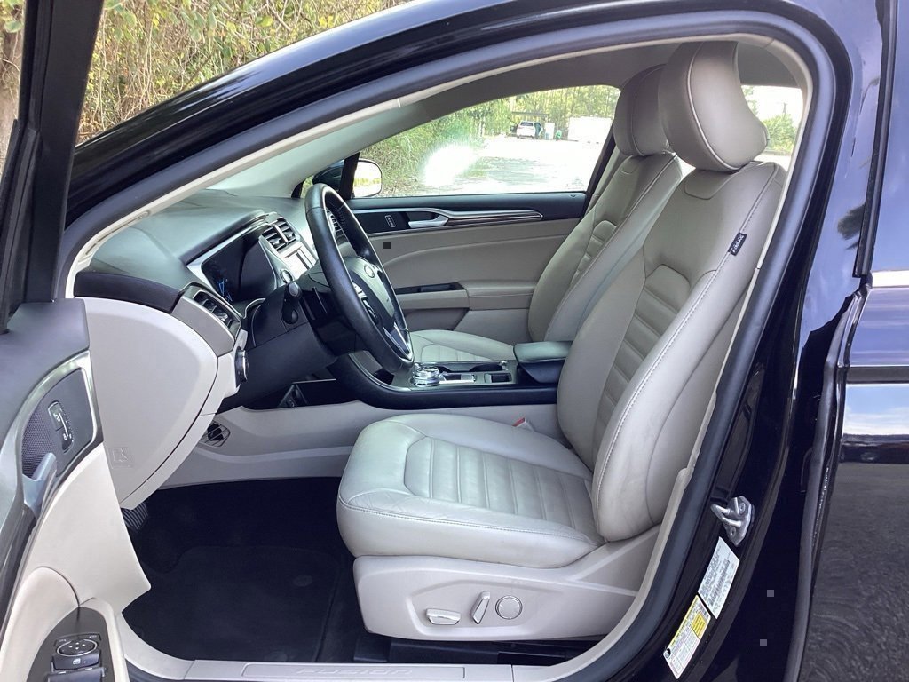 Used 2017 Ford Fusion SE image 21