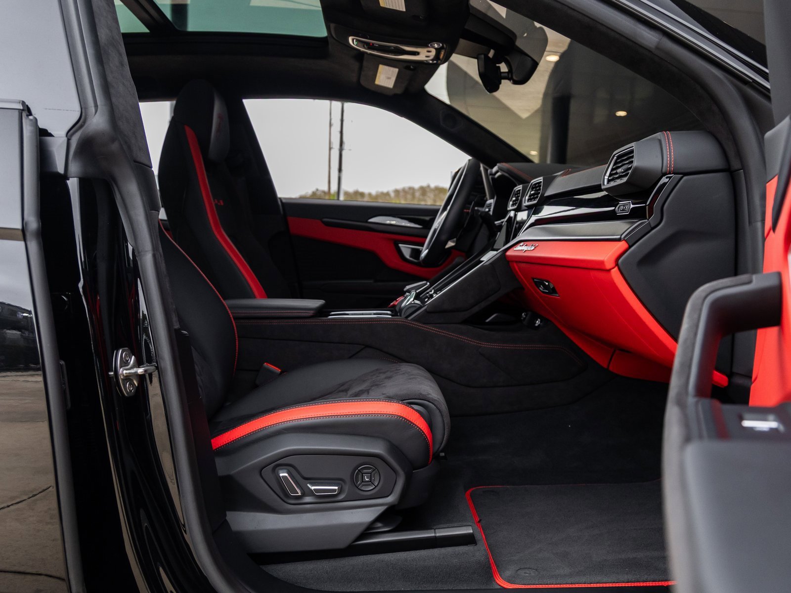 Used 2024 Lamborghini Urus S image 45