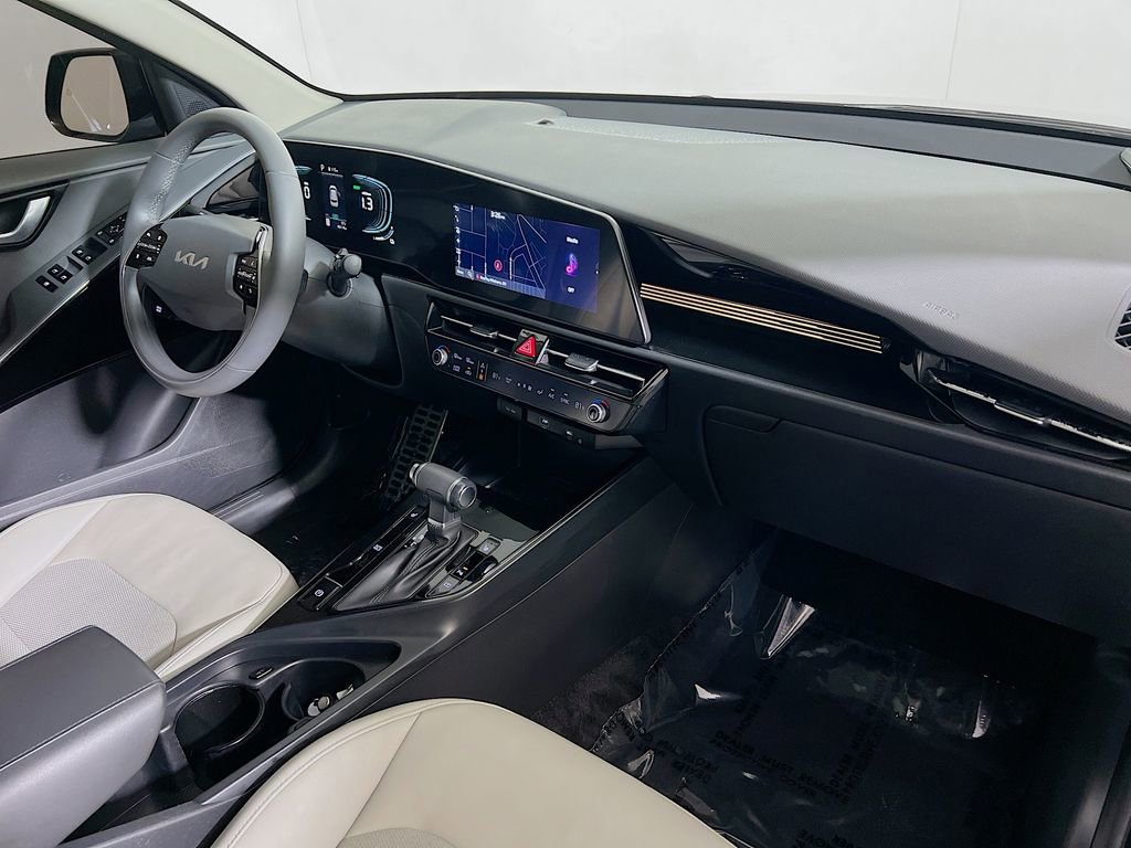 Used 2024 Kia Niro EX Touring FWD image 27