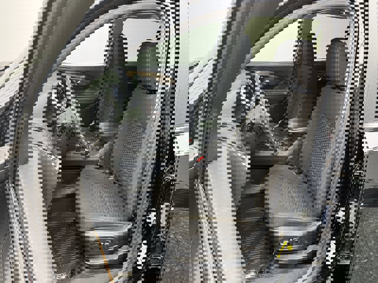 Used 2021 GMC Terrain SLE w/ Driver Convenience Package image 9