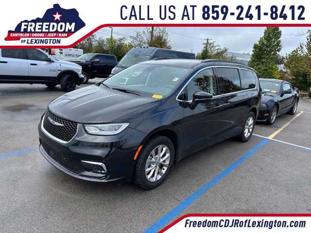 Used 2022 Chrysler Pacifica Touring-L w/ Uconnect Theater Family Group