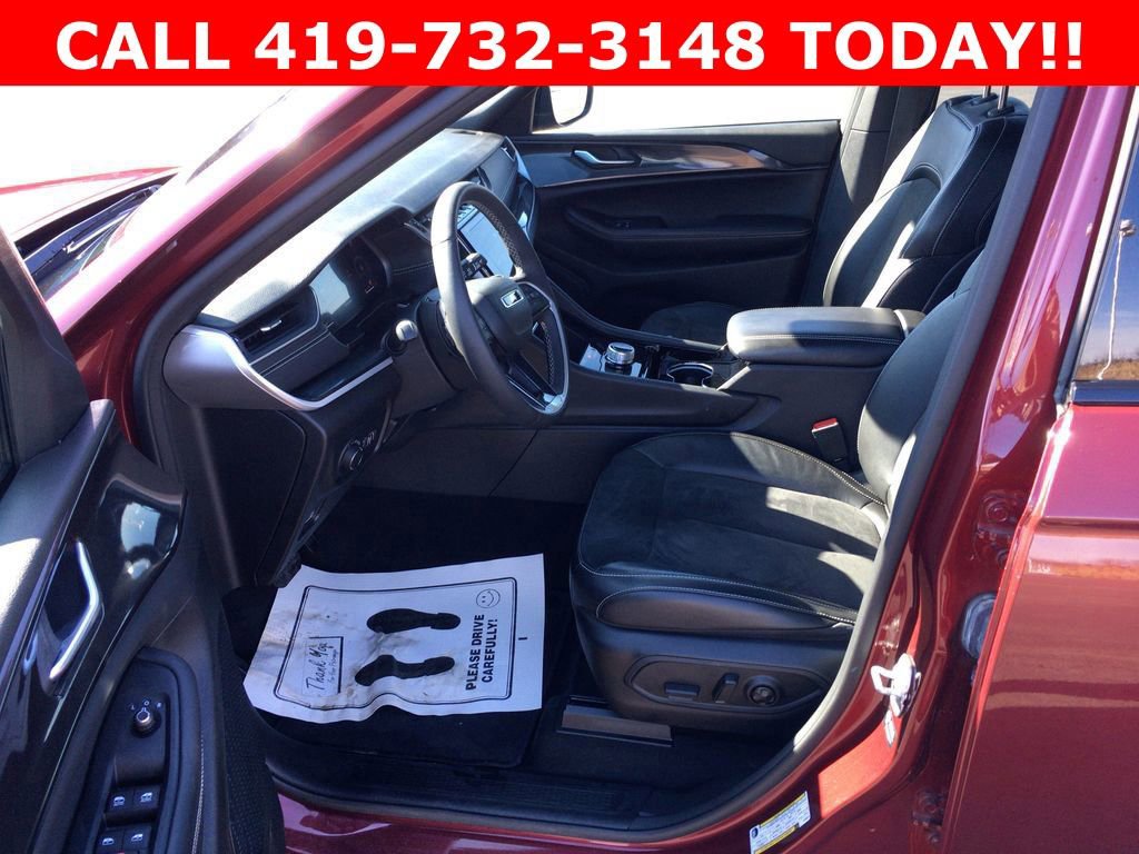 Used 2023 Jeep Grand Cherokee L Laredo AWD/4WD image 19