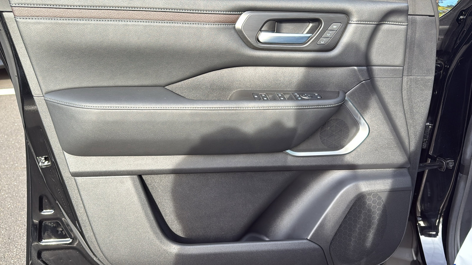 Certified 2025 Nissan Armada Platinum w/ Convenience Package image 6