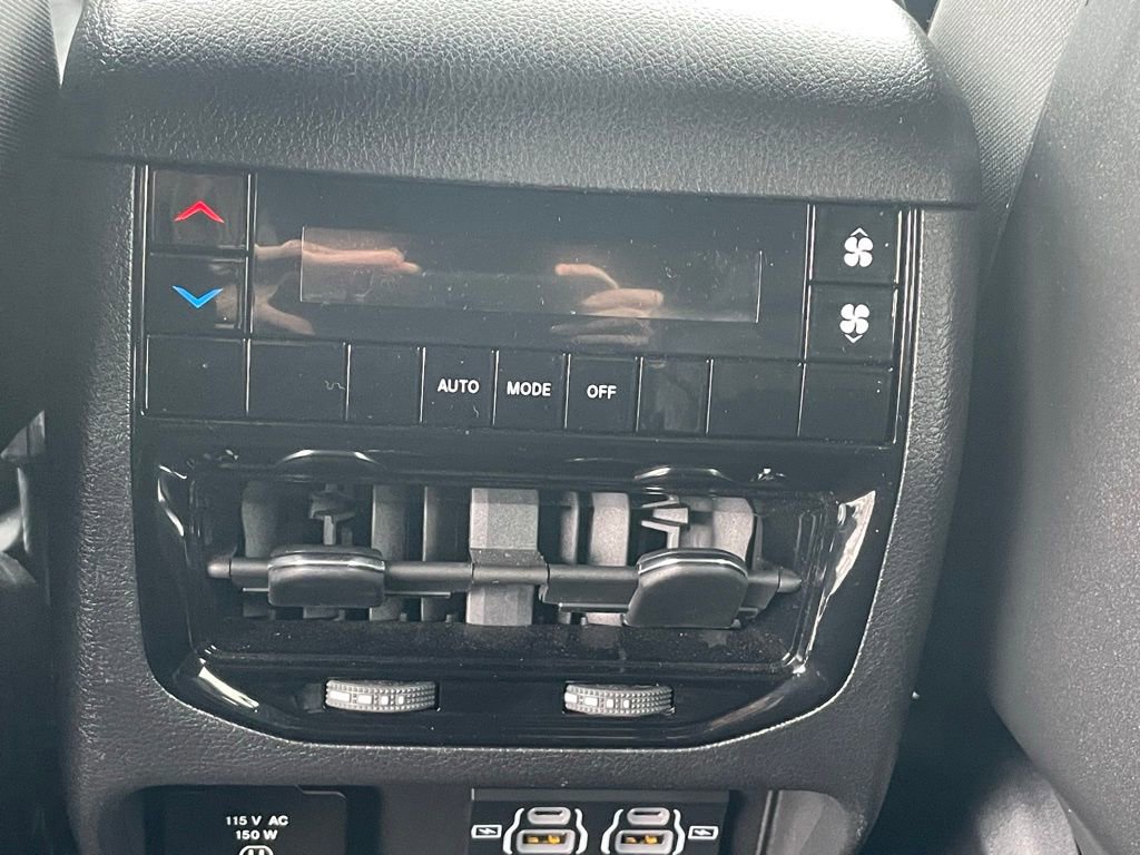 Used 2023 Jeep Grand Cherokee L Laredo image 25