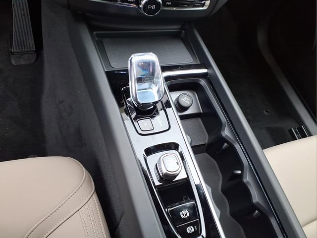 New 2026 Volvo XC60 B5 Plus w/ Protection Package Premier AWD/4WD image 24