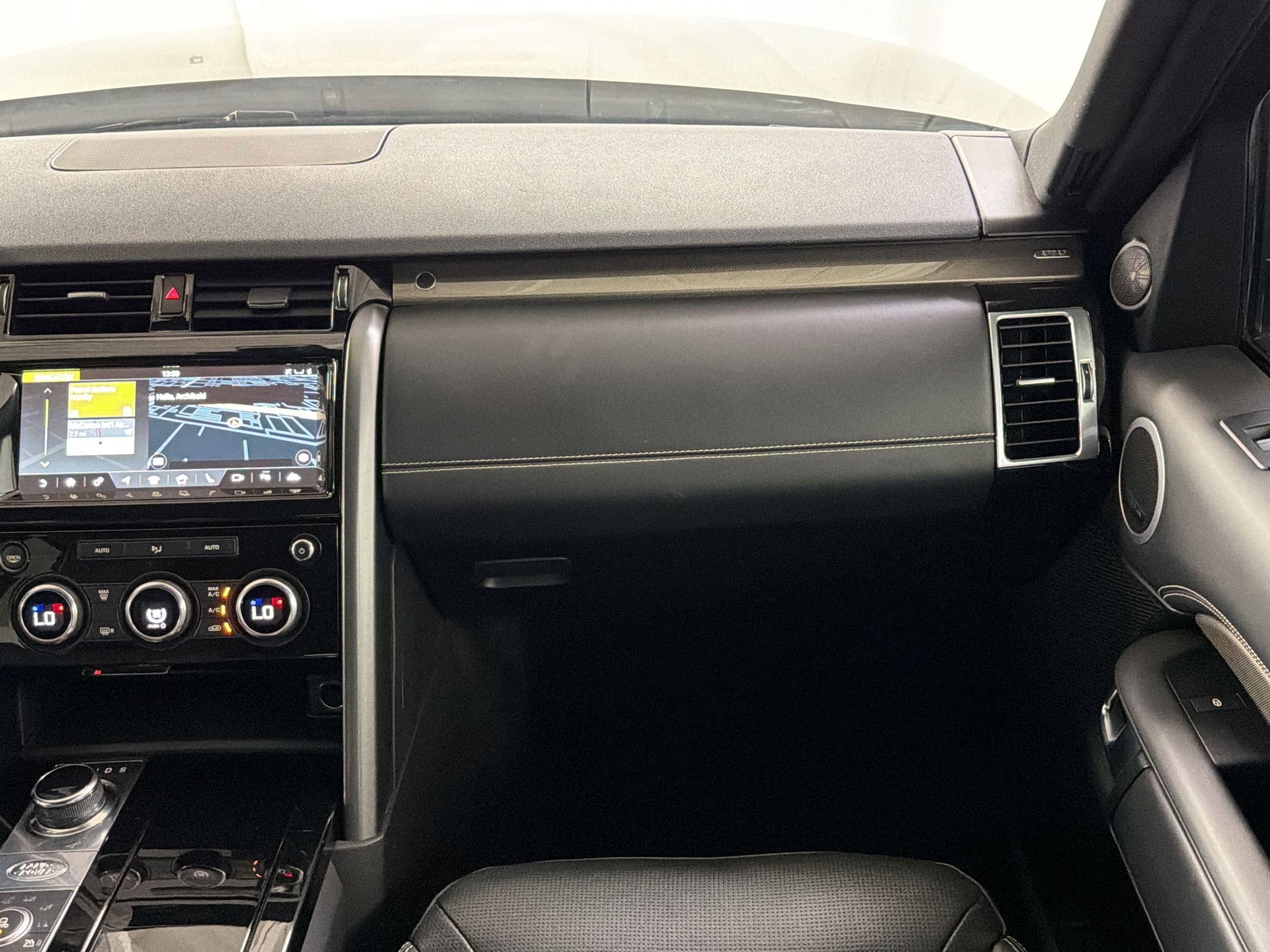 Used 2018 Land Rover Discovery HSE AWD/4WD image 29