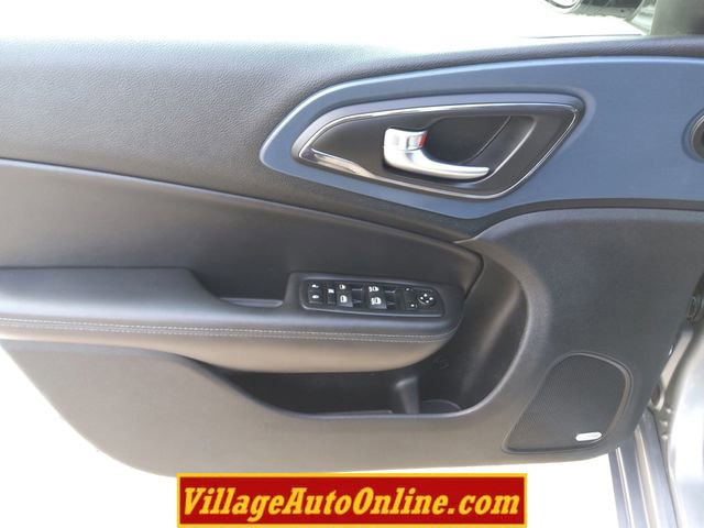 Used 2015 Chrysler 200 S w/ Navigation & Sound Group I image 21