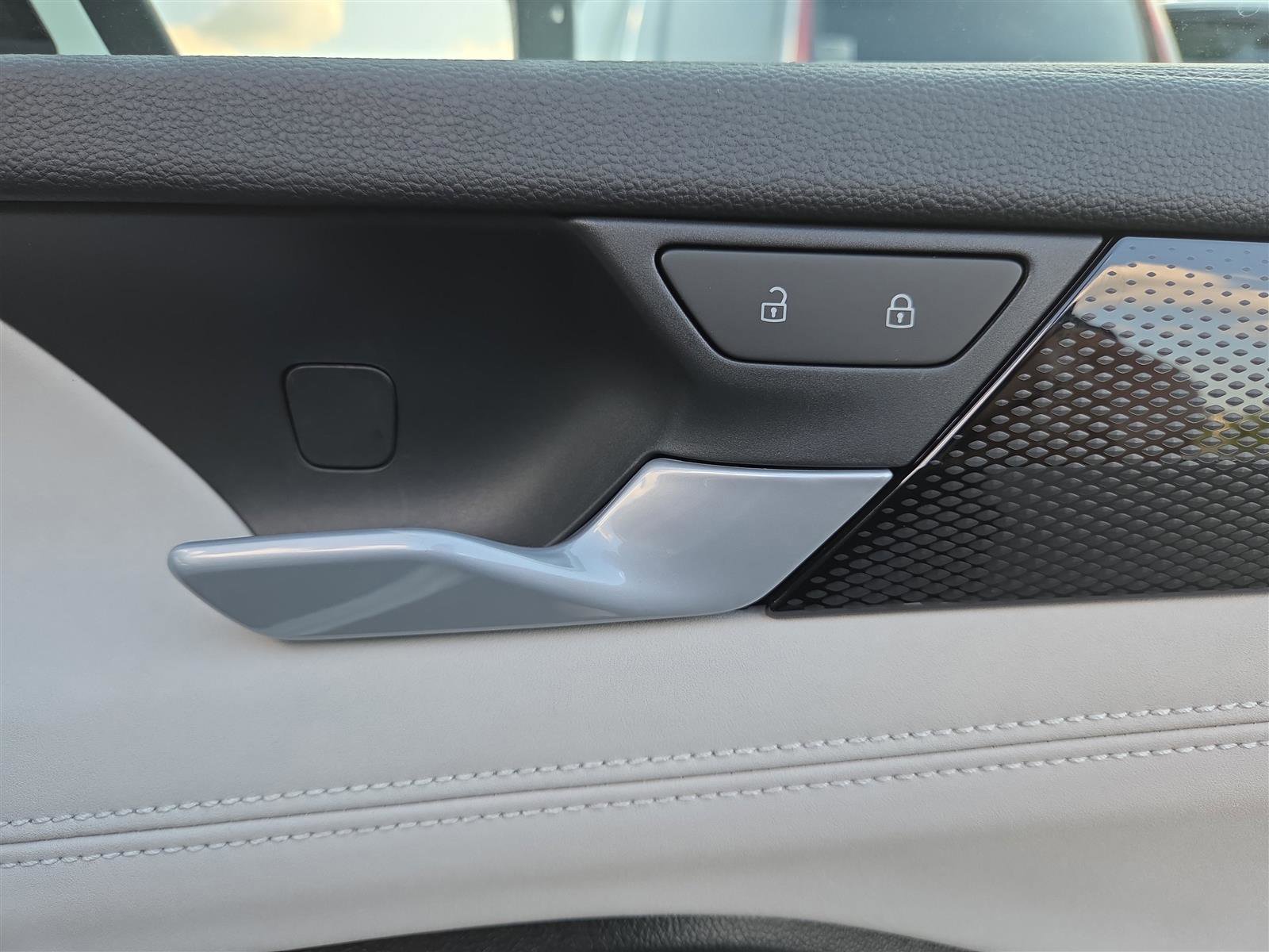 New 2025 Volkswagen Tiguan SE image 34