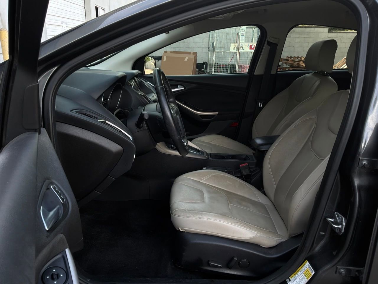 Used 2016 Ford Focus Titanium FWD image 10