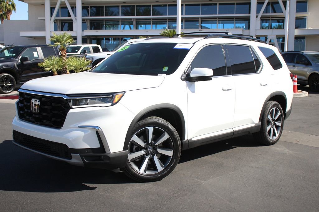 Used 2025 Honda Pilot Touring image 1