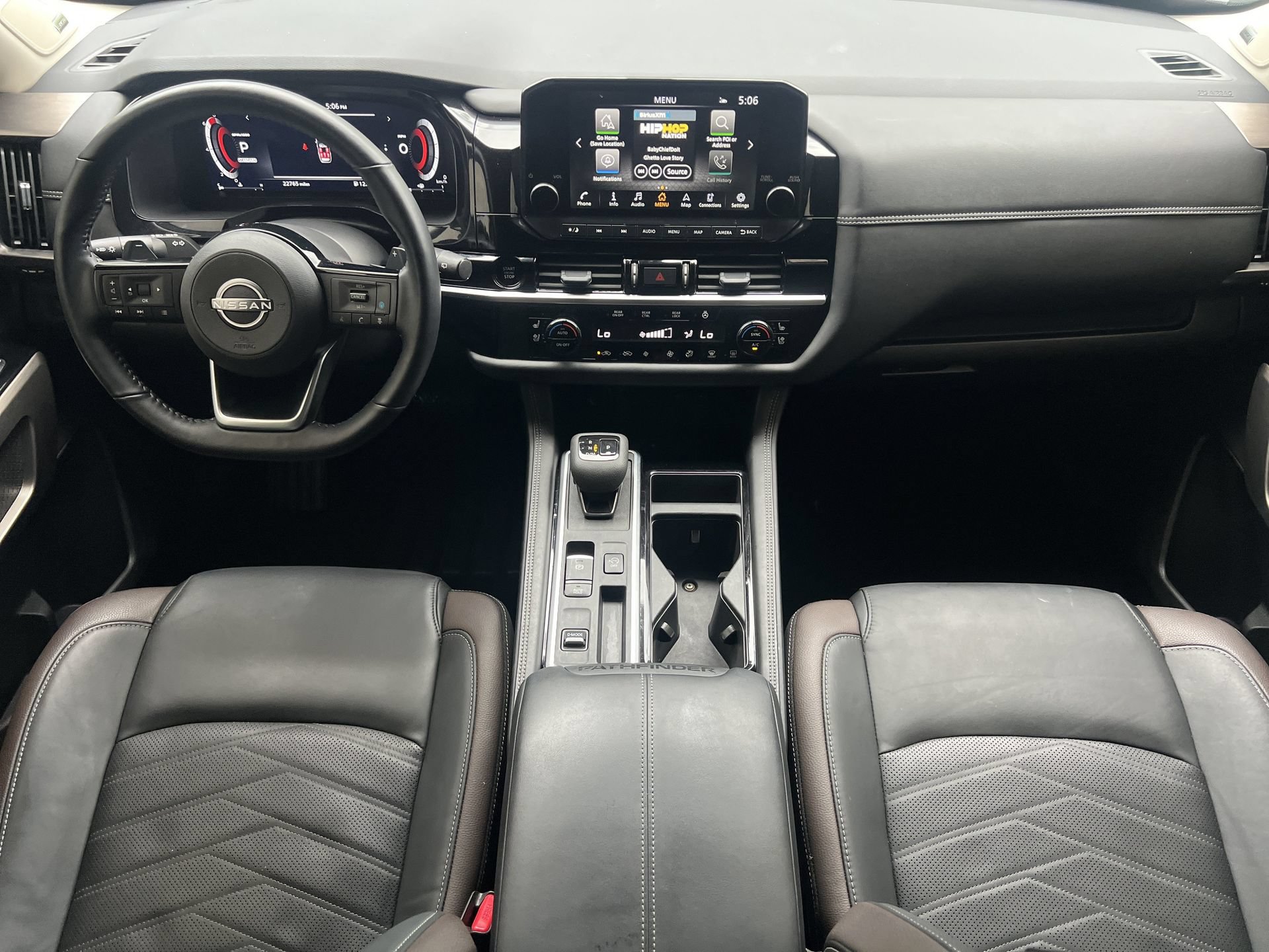 Used 2025 Nissan Pathfinder Platinum FWD image 2
