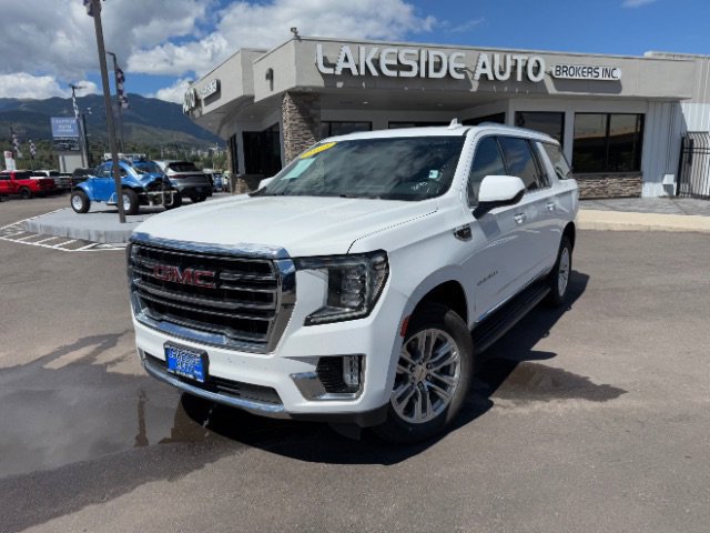 Used 2023 GMC Yukon XL SLT AWD/4WD image 2