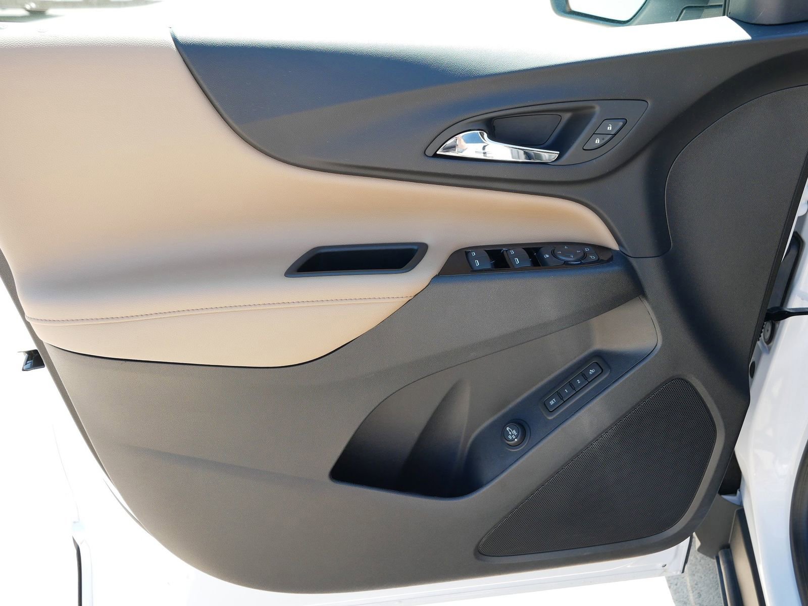 Used 2024 Chevrolet Equinox Premier image 13