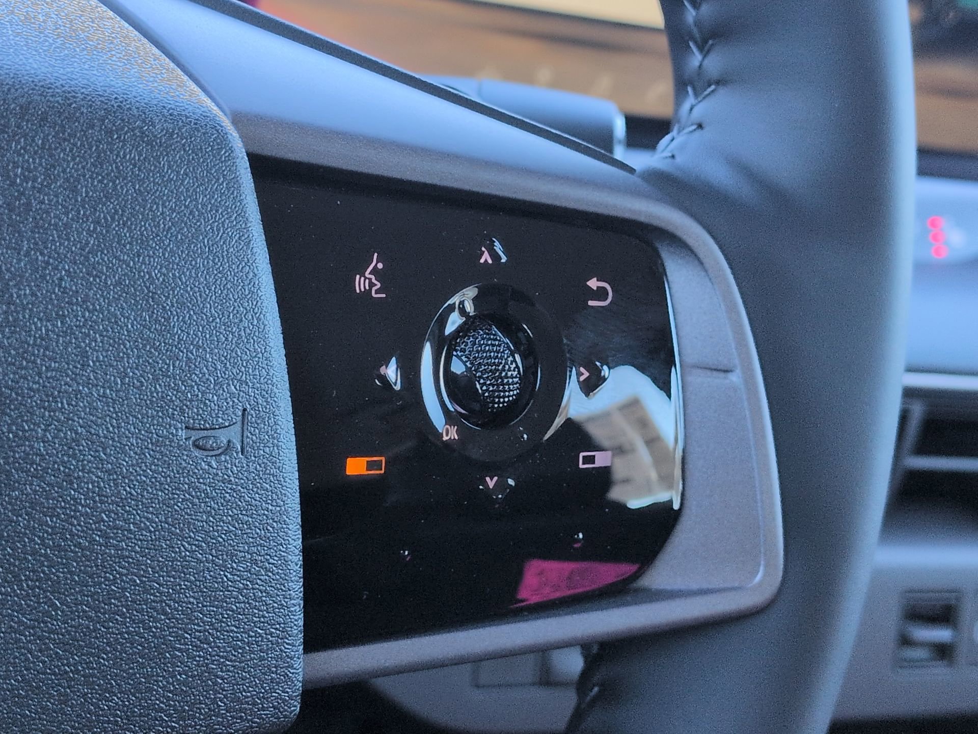 New 2026 Nissan Leaf SV+ w/ Floor Mat Package (SV+) FWD image 24