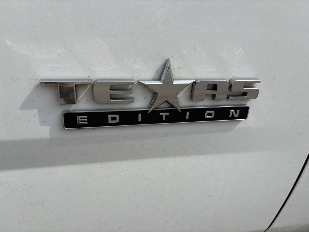 Used 2019 Chevrolet Suburban LT w/ Texas Edition Package RWD image 9