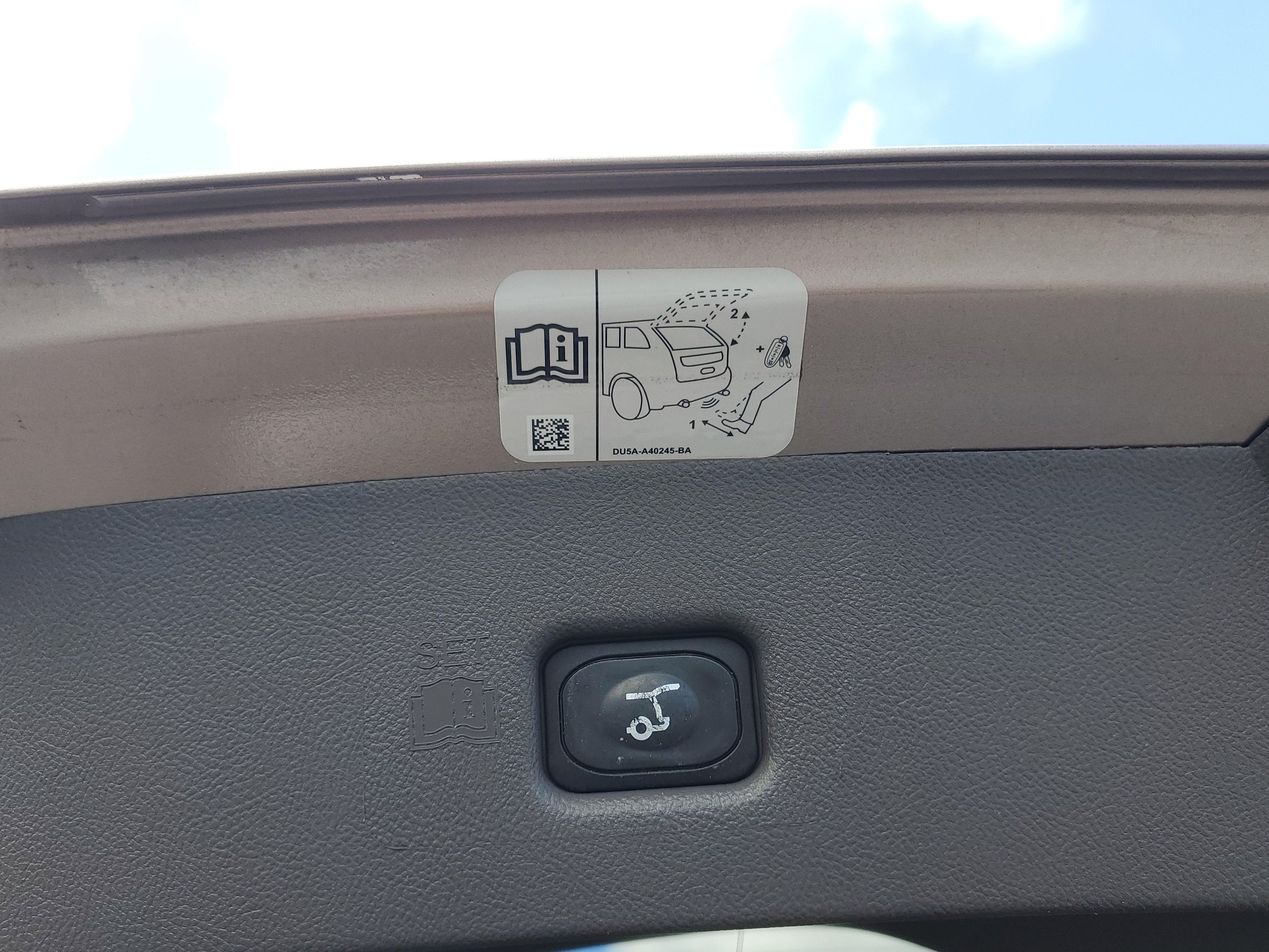 Used 2018 Lincoln MKX Select w/ Select Plus Package image 9