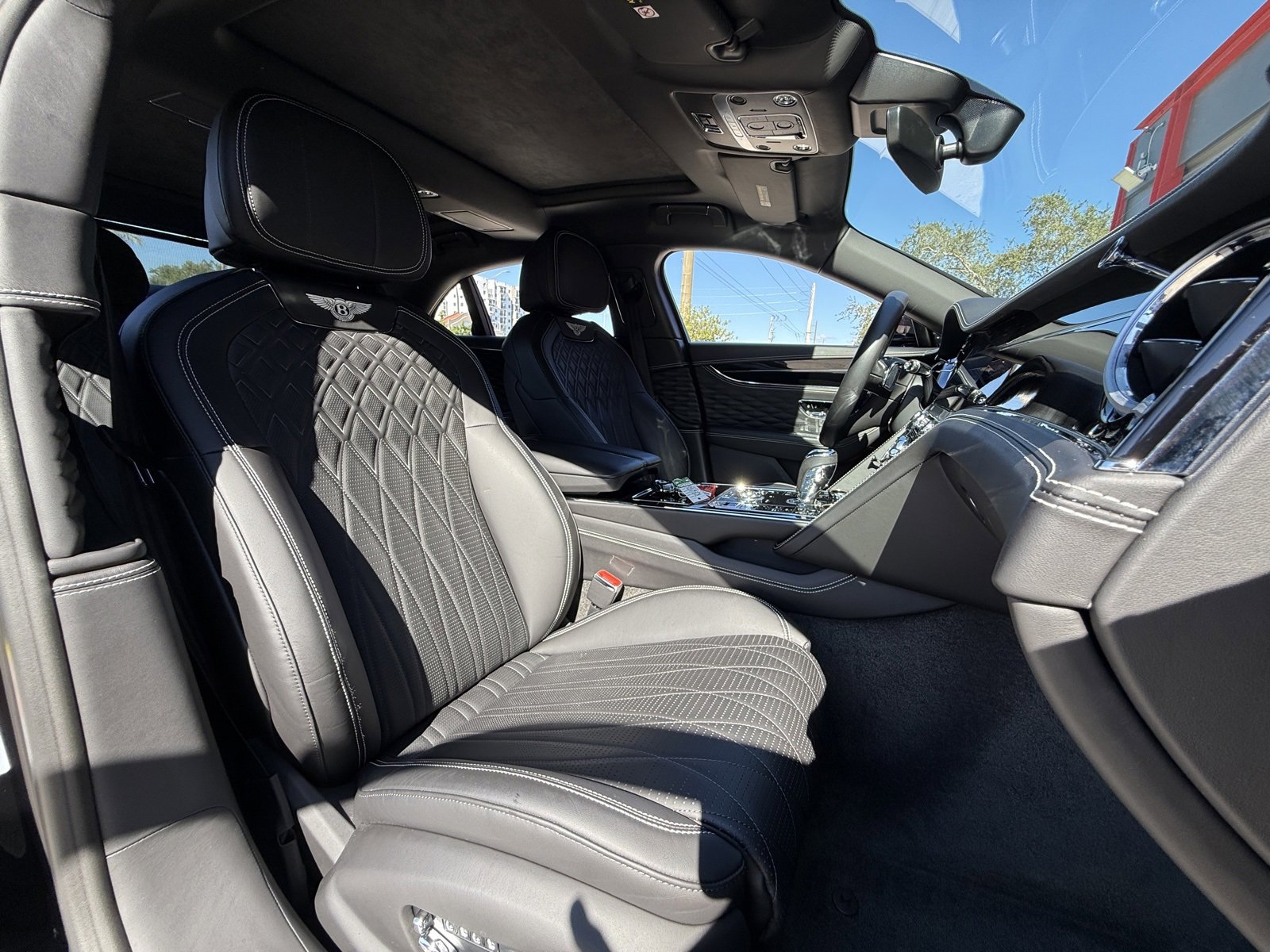 Used 2022 Bentley Flying Spur V8 image 19