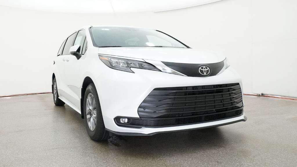 New 2026 Toyota Sienna XLE FWD image 33