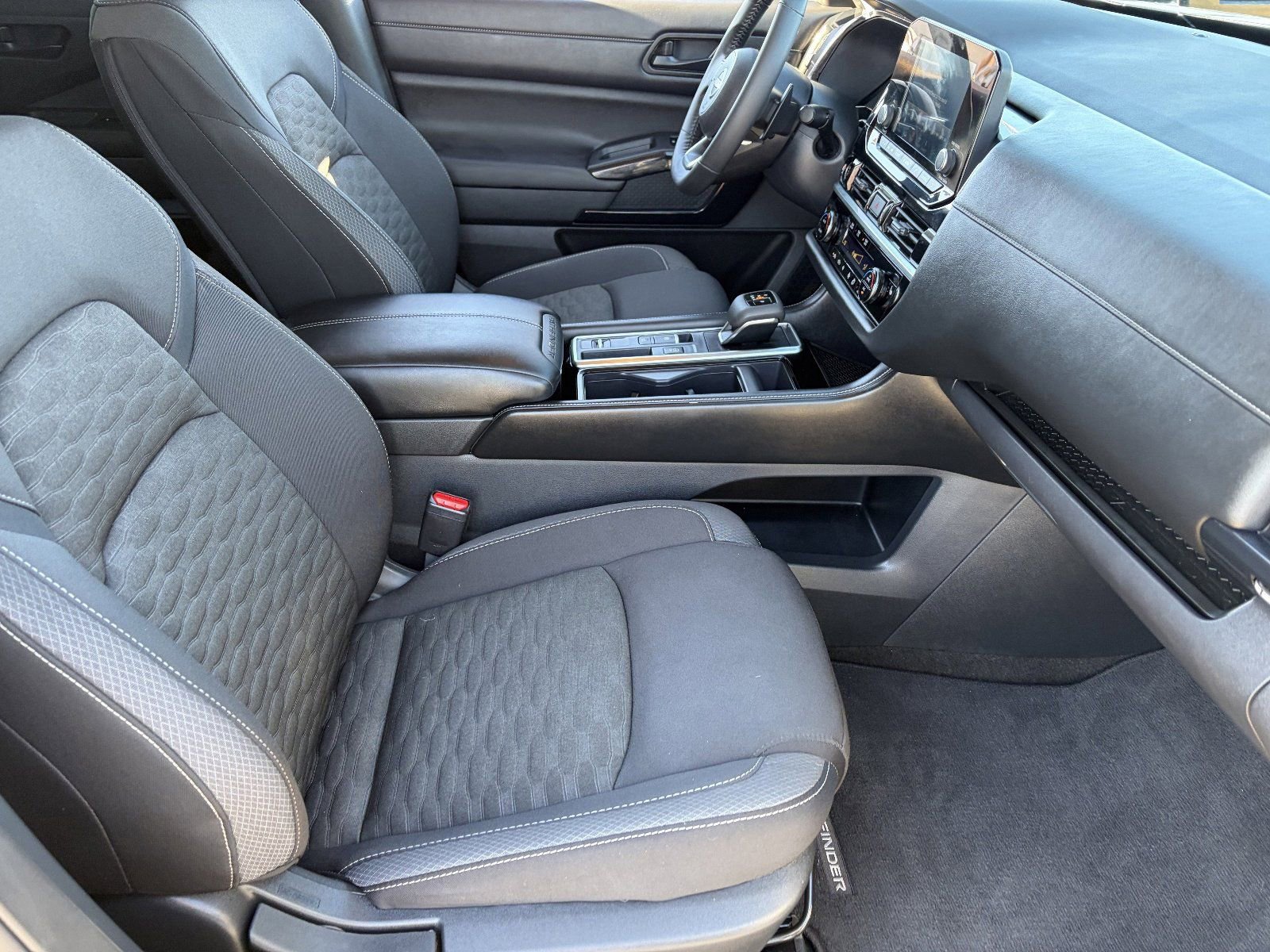 Used 2023 Nissan Pathfinder SV image 12