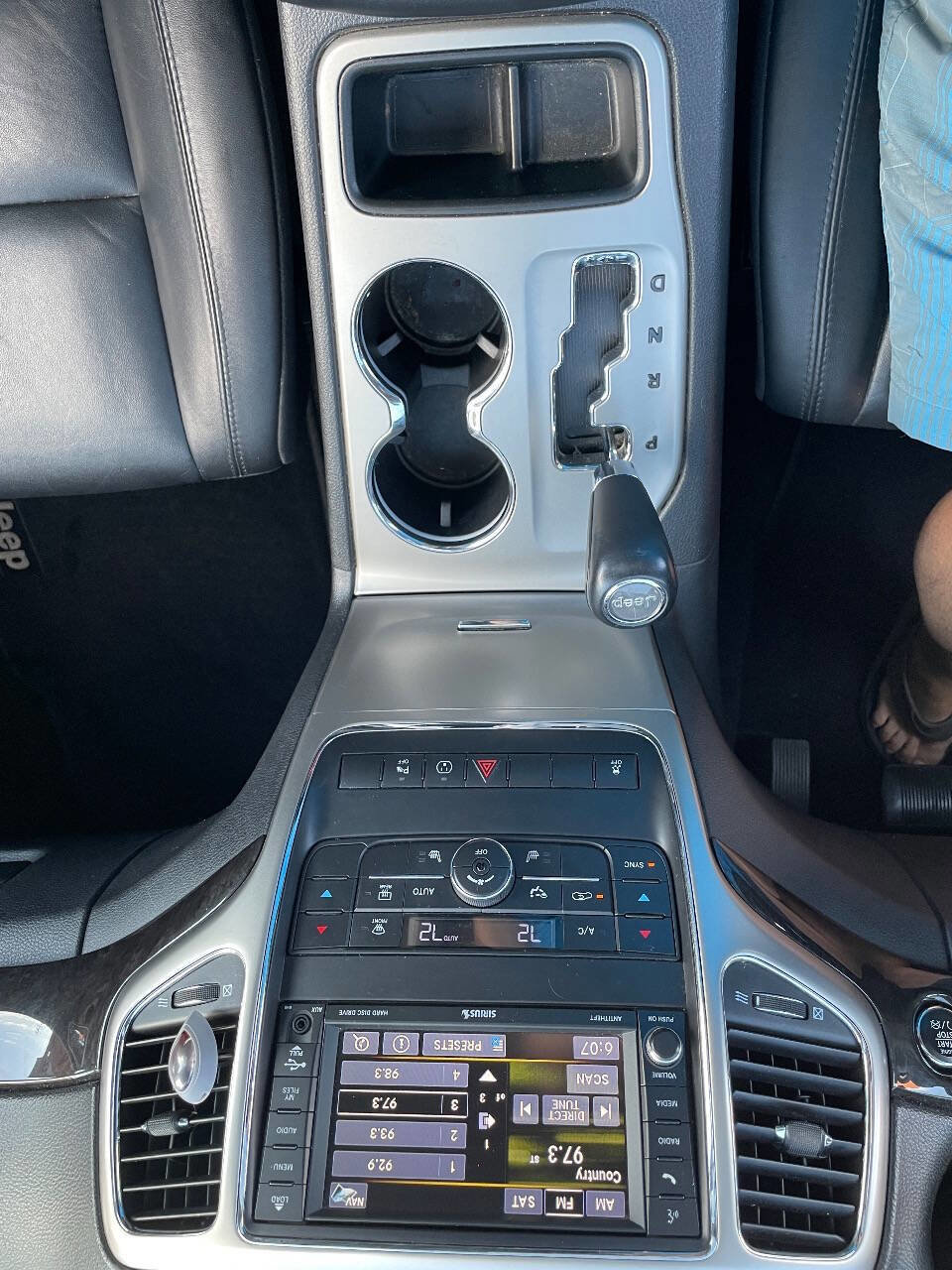 Used 2013 Jeep Grand Cherokee Laredo image 40