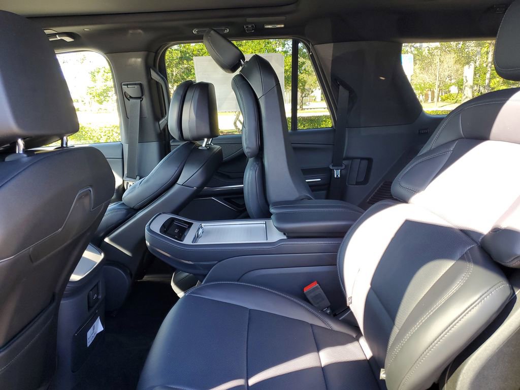 New 2025 Lincoln Navigator L Reserve w/ Jet Appearance Package image 11