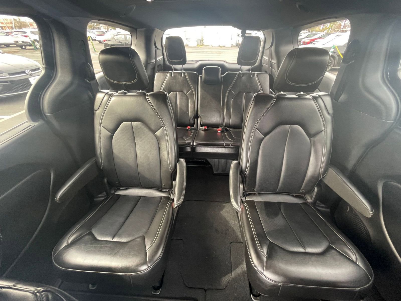 Used 2025 Chrysler Pacifica Select image 35