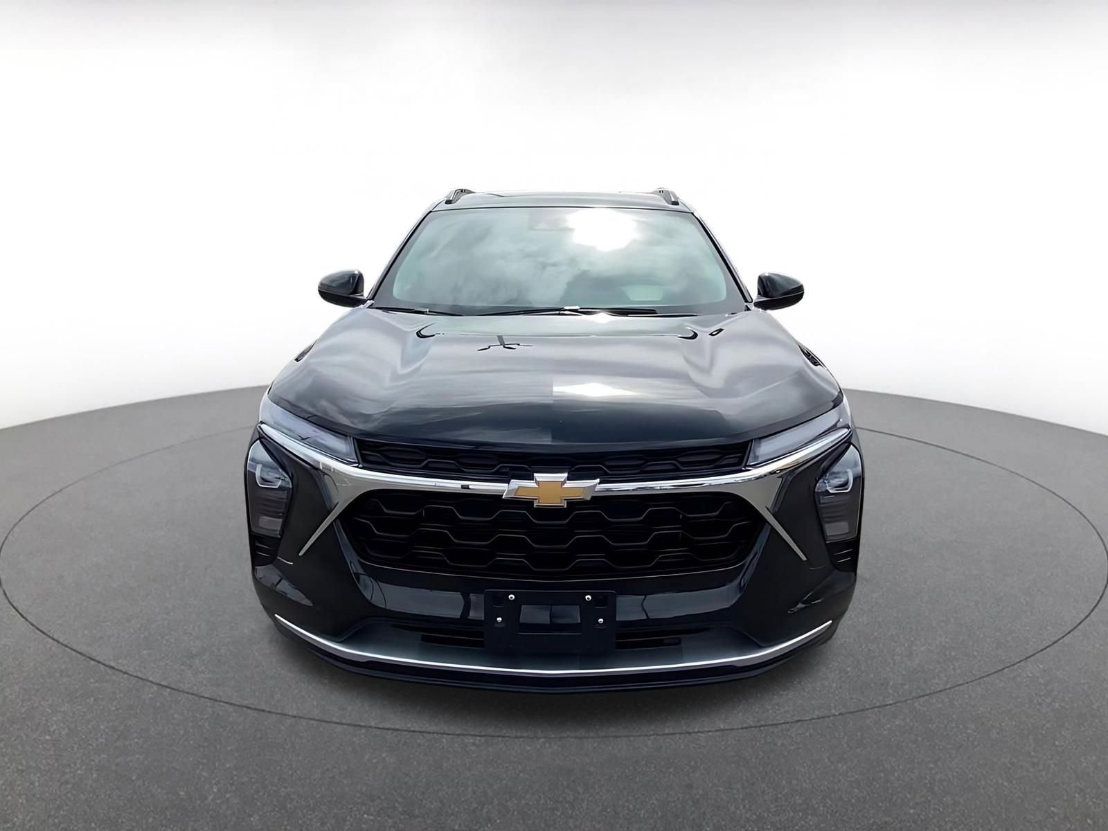 Used 2025 Chevrolet Trax LT w/ LT Convenience Package FWD image 4