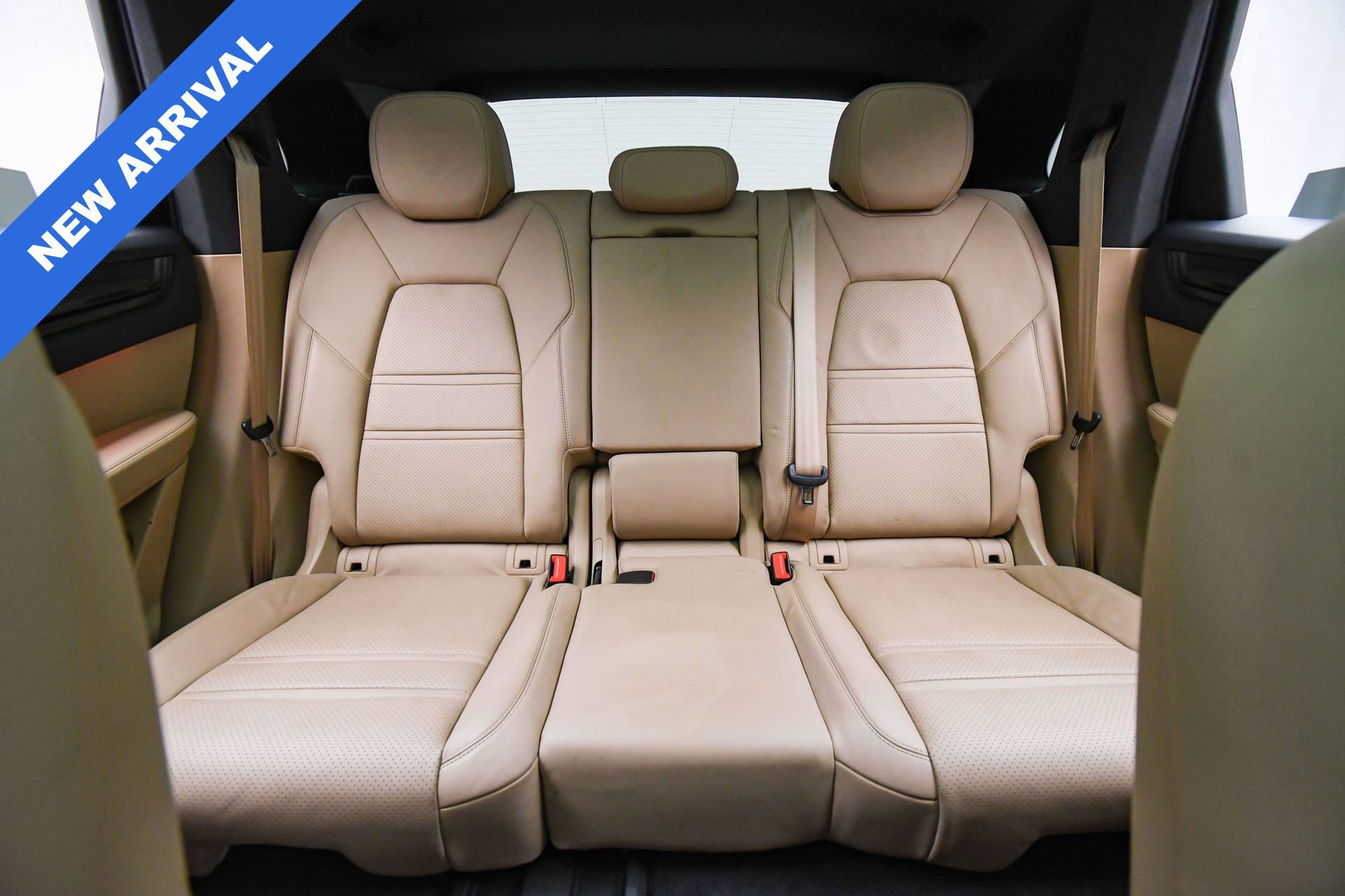 Used 2023 Porsche Cayenne Platinum Edition image 18