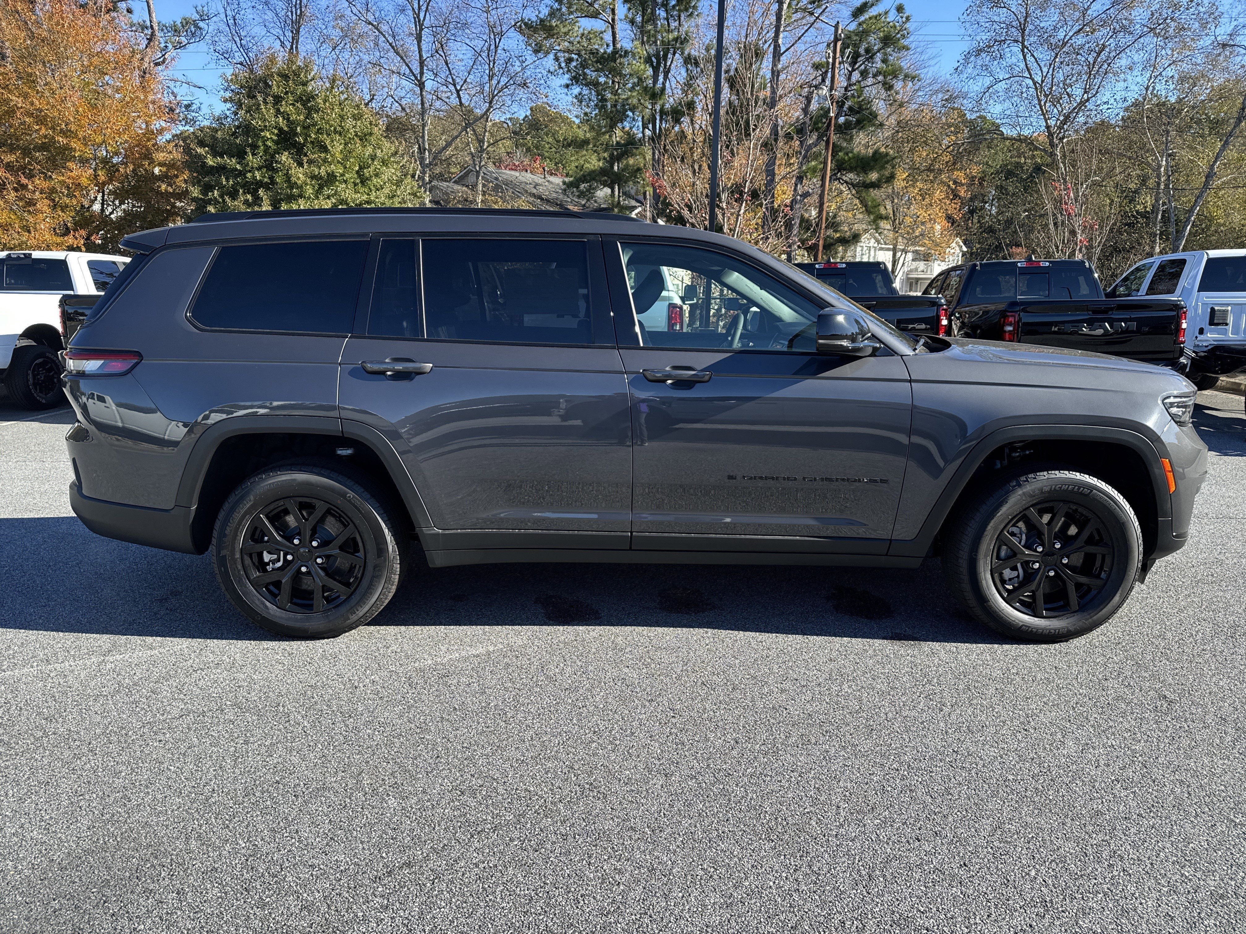 New 2025 Jeep Grand Cherokee L Altitude image 9