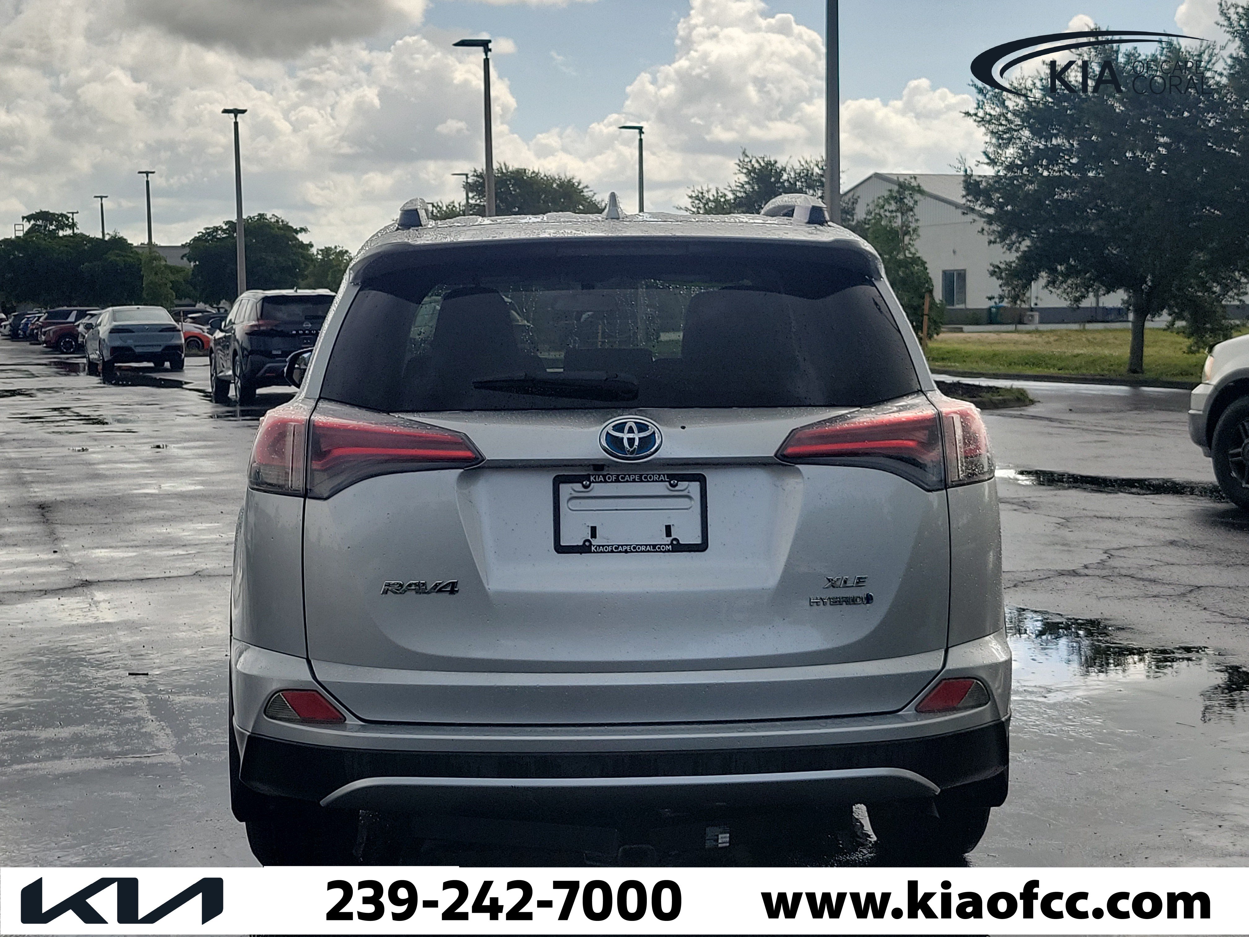Used 2016 Toyota RAV4 XLE AWD/4WD image 5